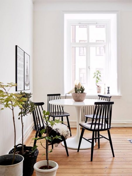 white tulip table, black dining table chairs