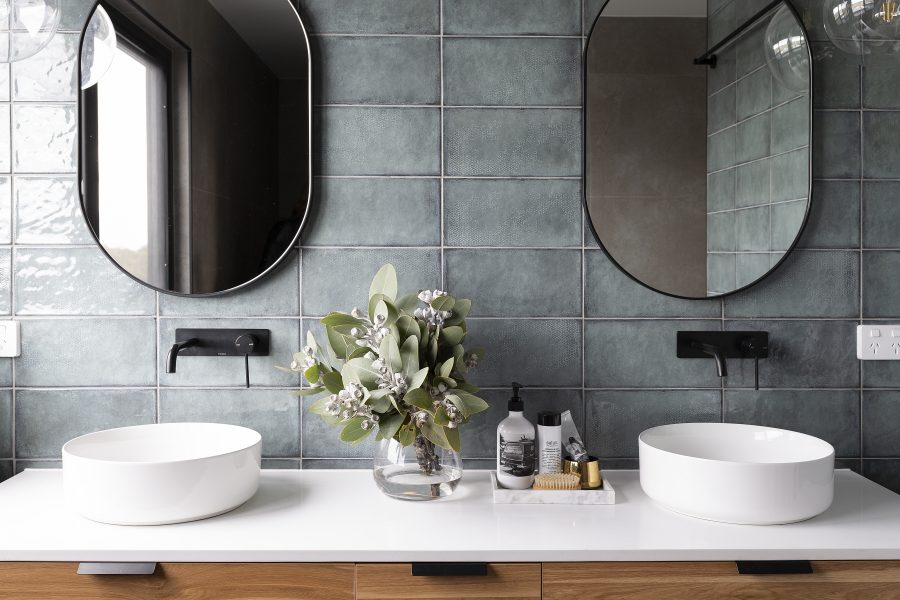 Small Bathroom Needs 2020 On Roomhints, Big Round Mirror In Small Bathroom